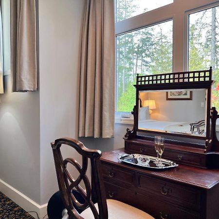 ホテル Woodstone Manor Inc. Sturdies Bay エクステリア 写真