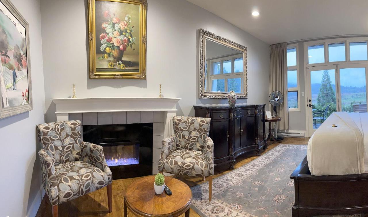 ホテル Woodstone Manor Inc. Sturdies Bay エクステリア 写真