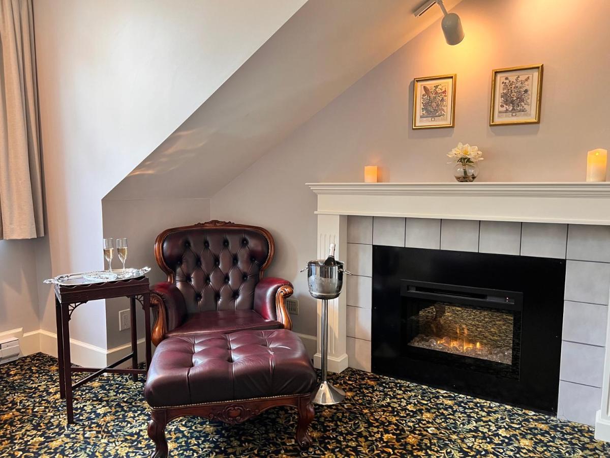 ホテル Woodstone Manor Inc. Sturdies Bay エクステリア 写真
