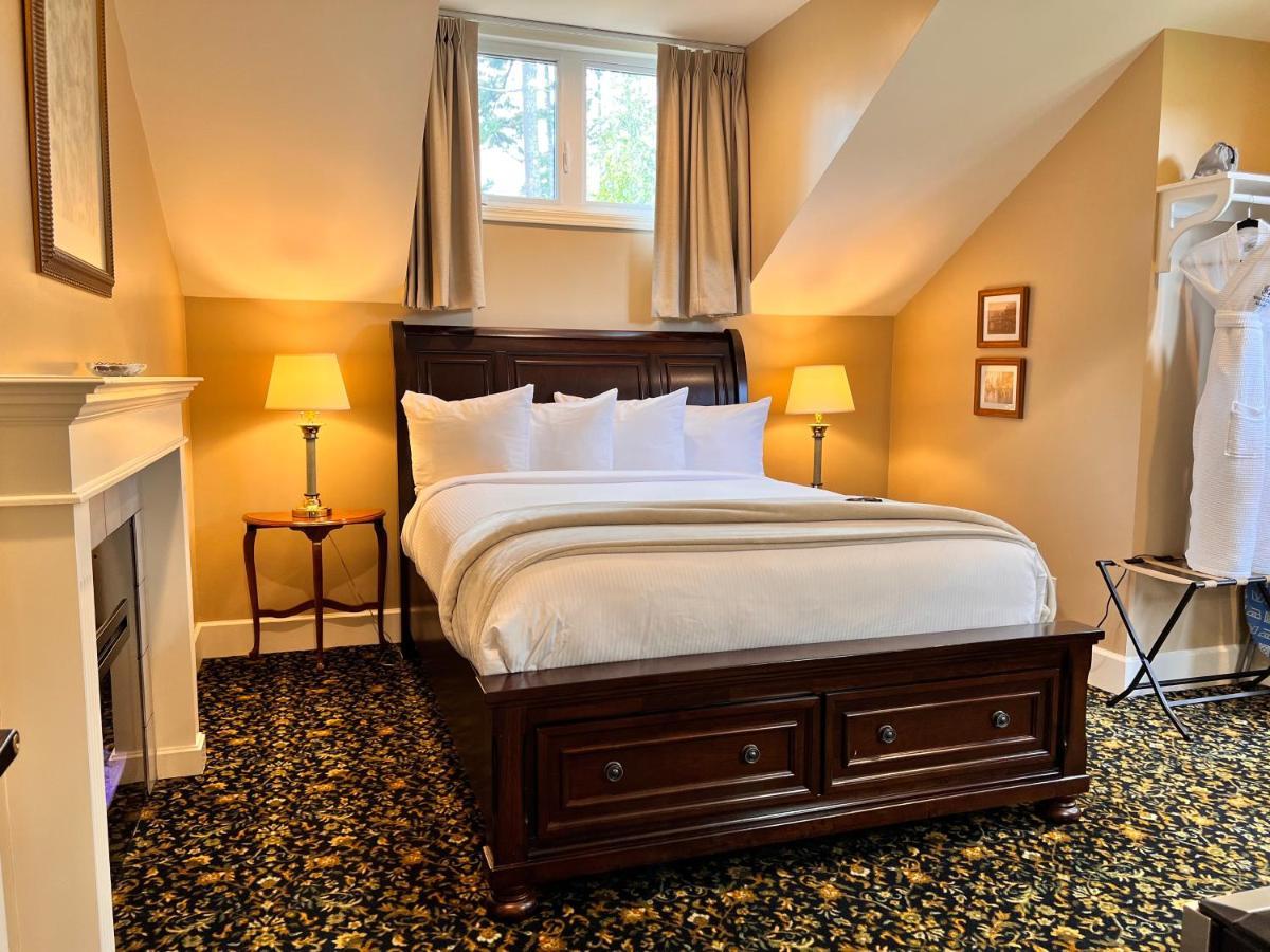 ホテル Woodstone Manor Inc. Sturdies Bay エクステリア 写真