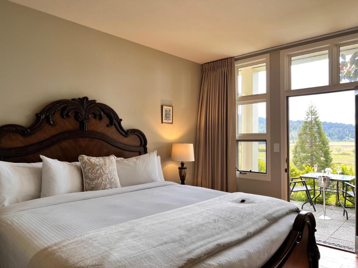 ホテル Woodstone Manor Inc. Sturdies Bay エクステリア 写真