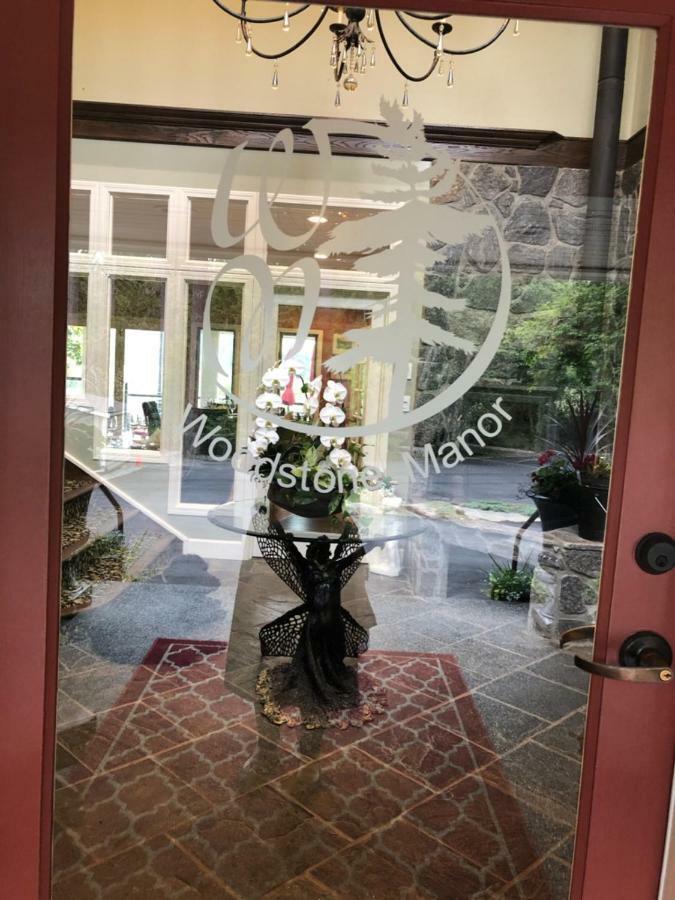 ホテル Woodstone Manor Inc. Sturdies Bay エクステリア 写真