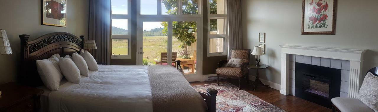 ホテル Woodstone Manor Inc. Sturdies Bay エクステリア 写真