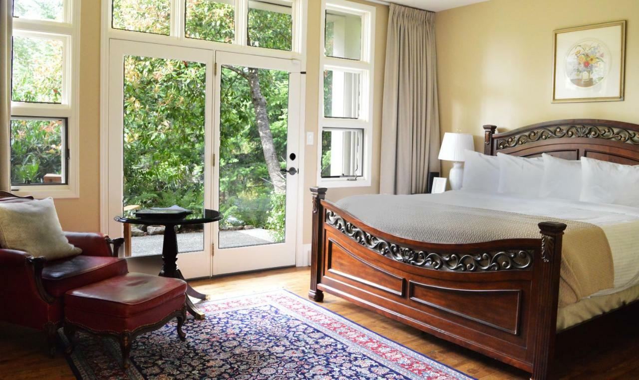 ホテル Woodstone Manor Inc. Sturdies Bay エクステリア 写真